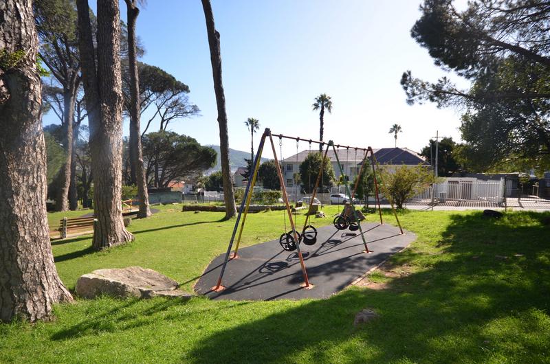 To Let 2 Bedroom Property for Rent in Vredehoek Western Cape
